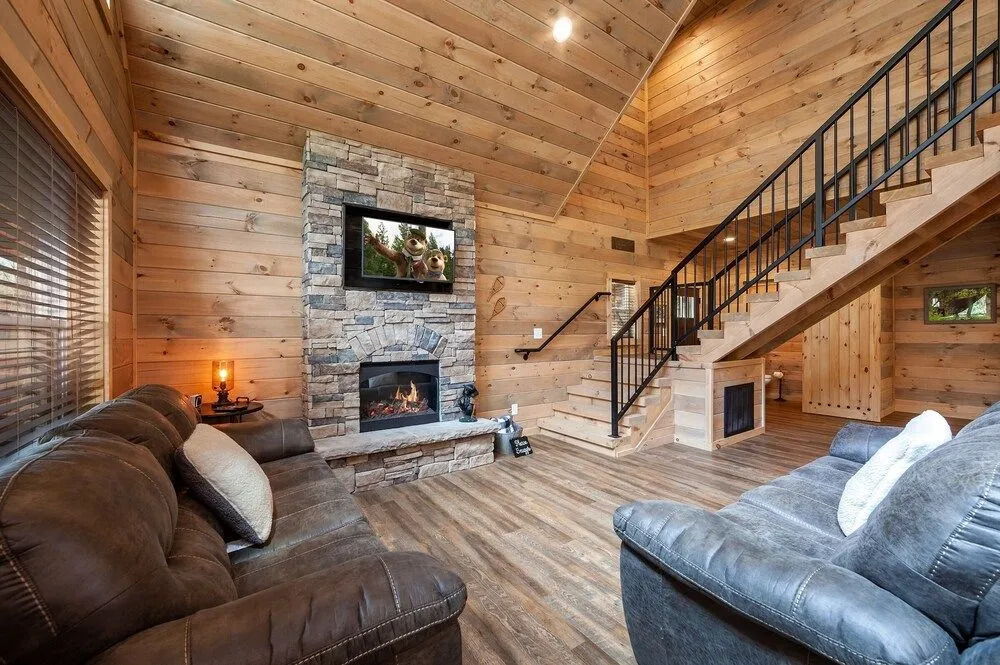 Creekside Manor Too 2 Bedroom Cabin by RedAwning