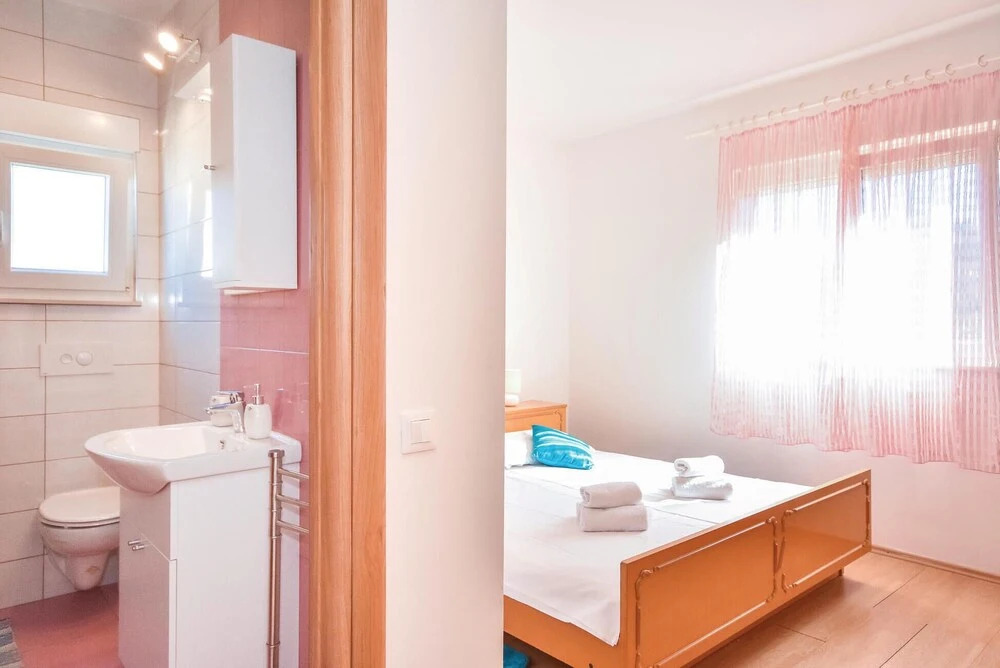 Amazing Home in Okrug Gornji With Wifi and 2 Bedrooms