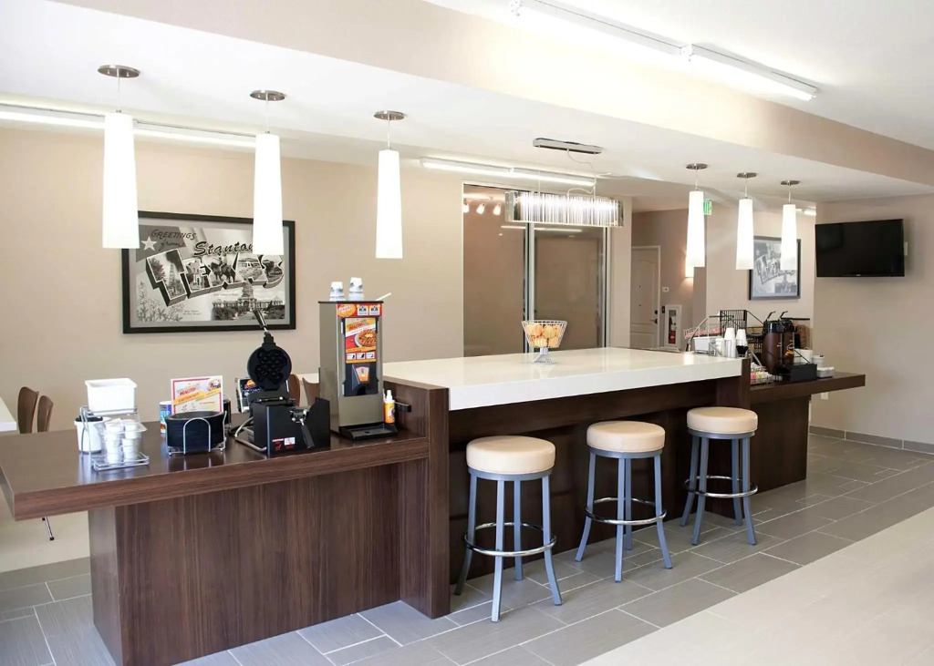 Super 8 By Wyndham Stanton