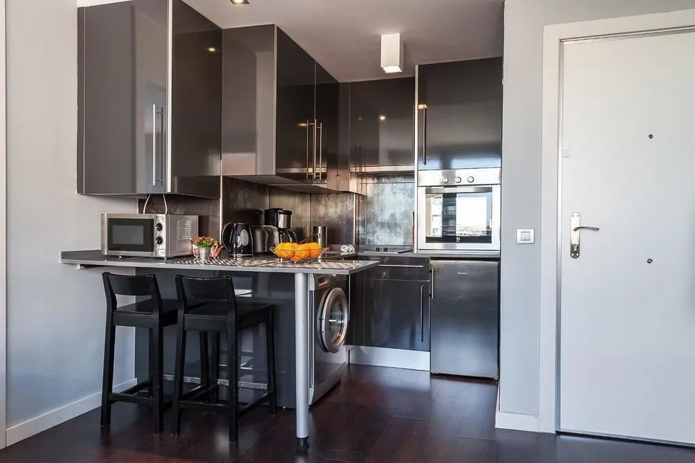 Roomspace Plaza Castilla Apartments
