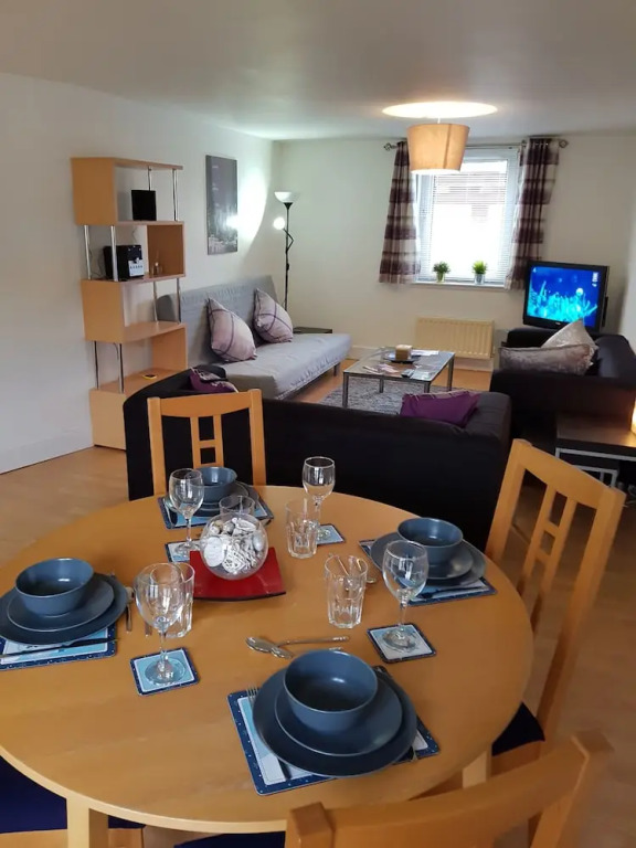 Executive Open Plan Apartment in Leith