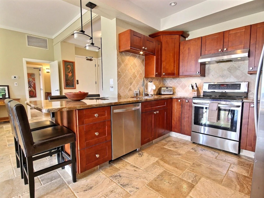 Kapalua Golf Villas Ocean View 2 BR Sleeps 6 Villas Perfect for Golfers Complimentary Car with 6 Nights KGV-21P2 by KBM
