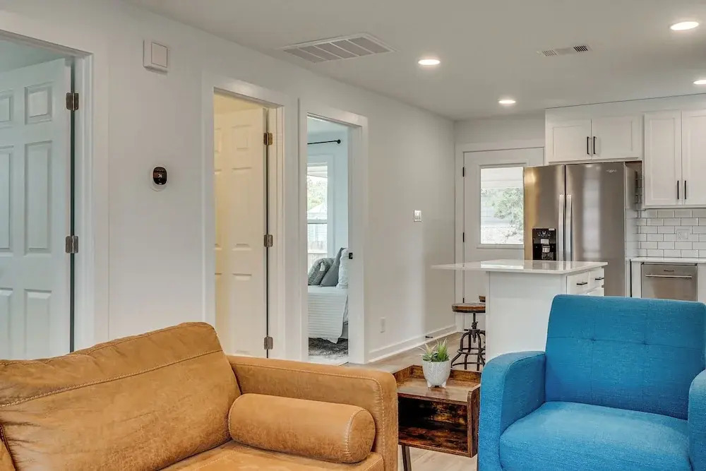 Near Historic Georgetown Square! Updated Home