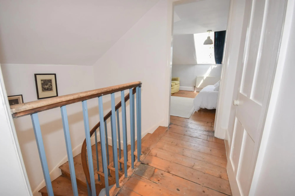 Arden Villa sleeps 8 close to golden beach of Ryde