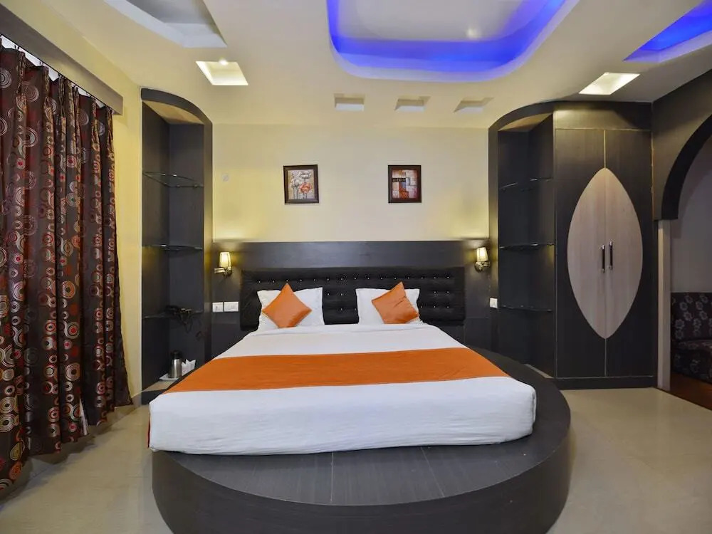 Sunrise Inn by OYO Rooms
