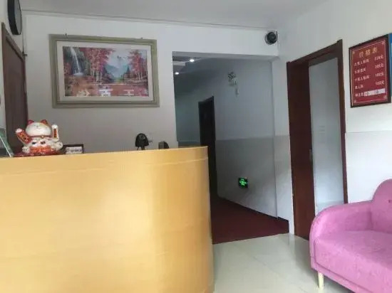 Jinding Hotel (Nanjing South Railway Station Hongyun Avenue Subway Station)