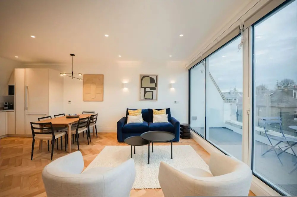 Beautiful Hampstead Home RH9