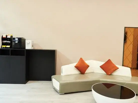 Home Ease Hotel (Longhua Xingzhou Plaza Store)