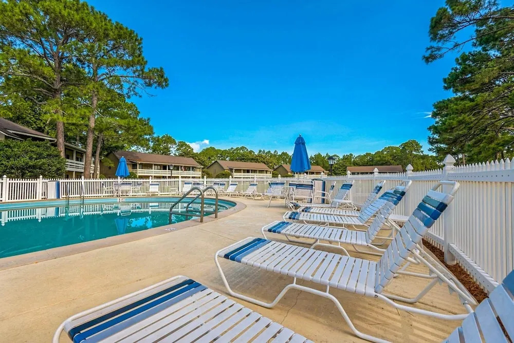 New Listing! Sunny Seascape W/ 5 Pools 3 Bedroom Condo