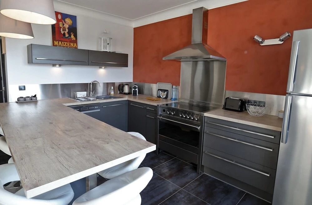 Central, spacious and comfortable 2 bedroom