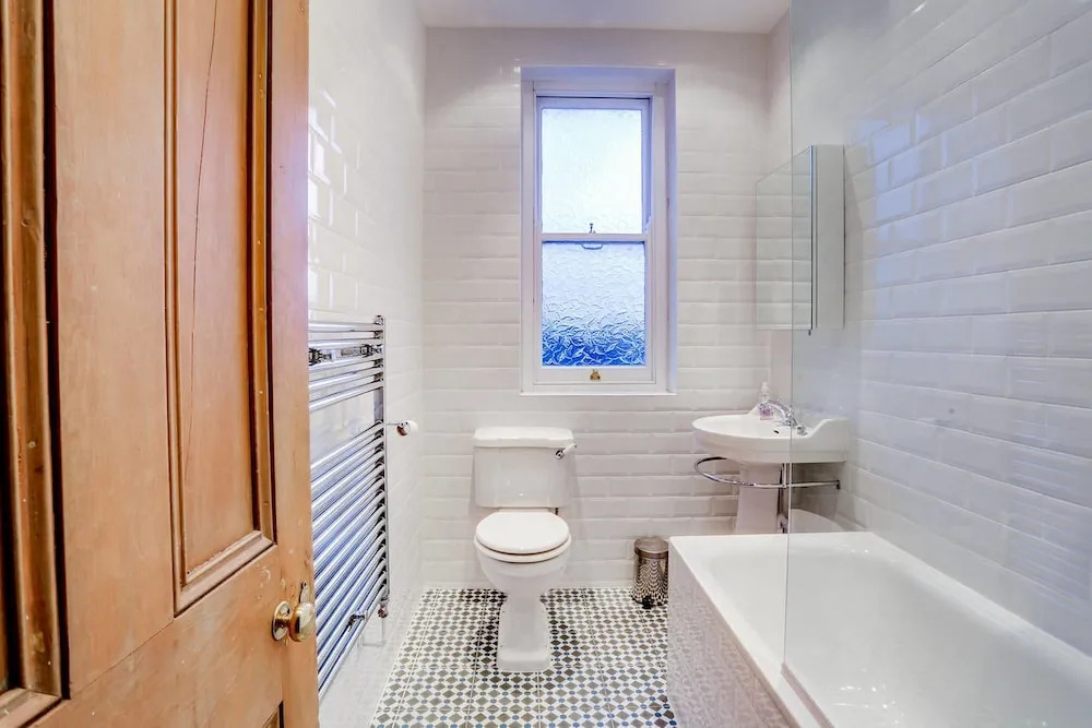 Fulham Large 1 bed Flat in Charming Building