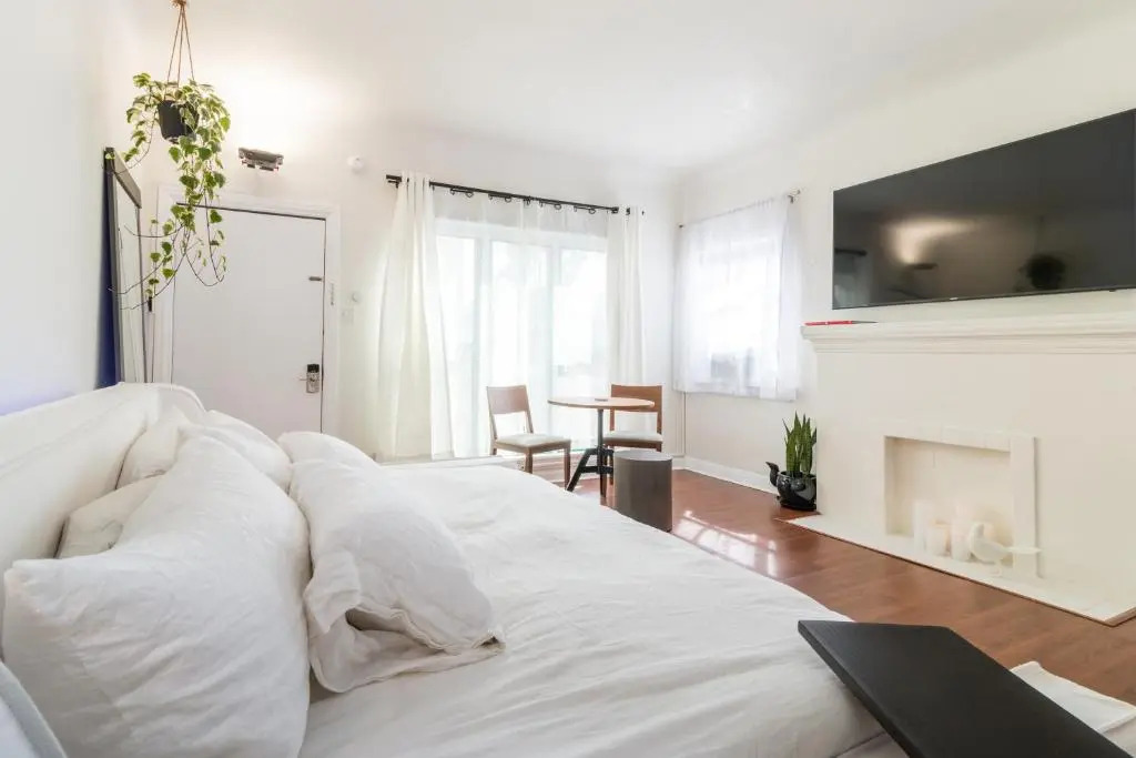 Sunny Boho Chic West Hollywood Flat!