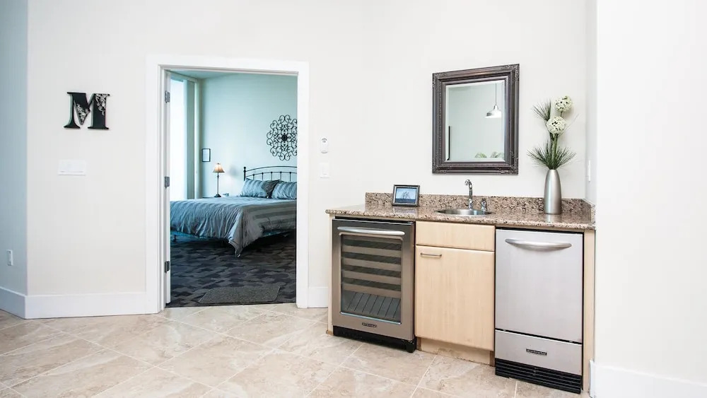Three Bedroom With Waterfront Views - Unit Crc0104