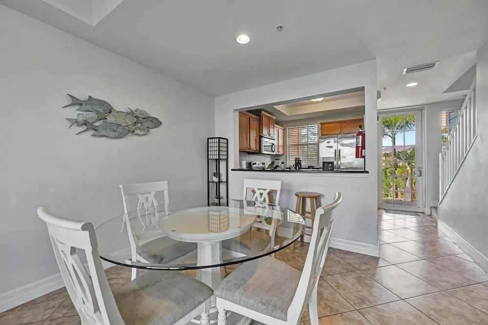 Mangrove Waterway View Sleeps 4 Pool Courts