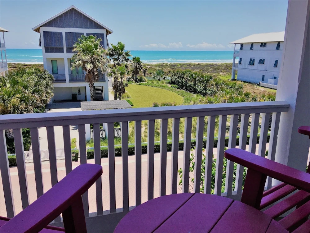 Family Tides Home 3 Bedrooms 4 Bathrooms Home