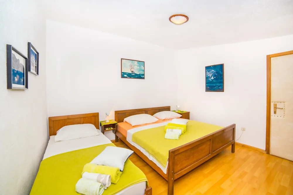 Apt Next to the Beach w Balcony and sea View