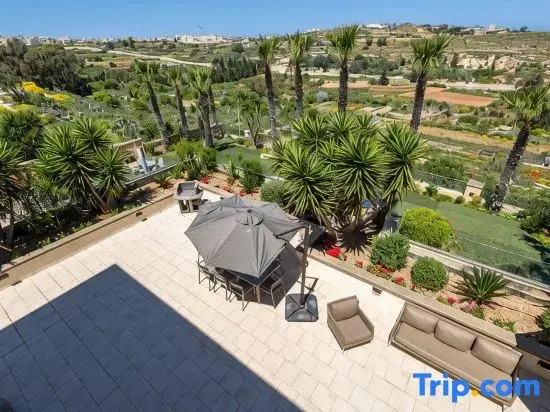 Villa Nirvana - 4 bedrooms (sleeps 8 + 2 kids) Qala village