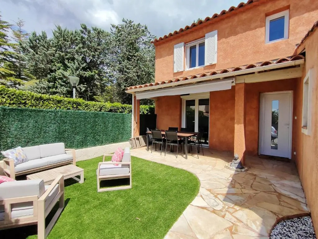 Maison chaleureuse 3 chambres jardin parking