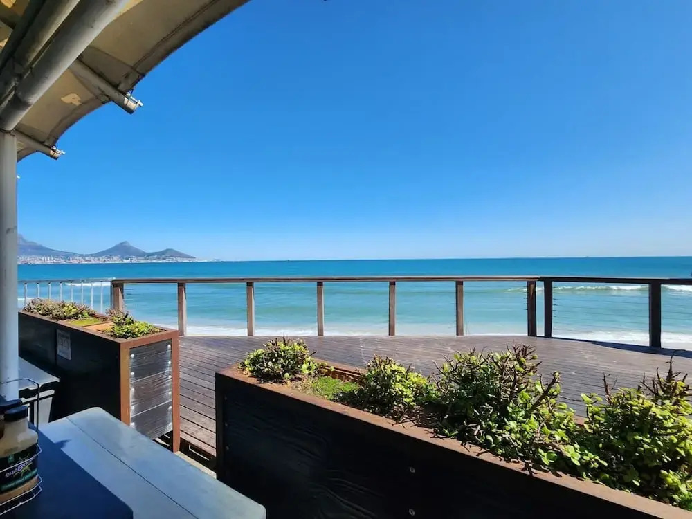 Luxury Flamingo Villa at beach with Pool and Solar Back Up
