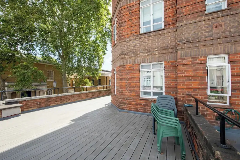 Sleek & Stylish 1BD Flat w/ Balcony - Kings Road
