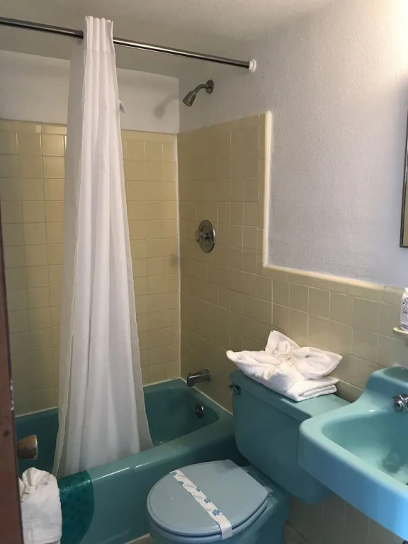 Gold Crest Motel