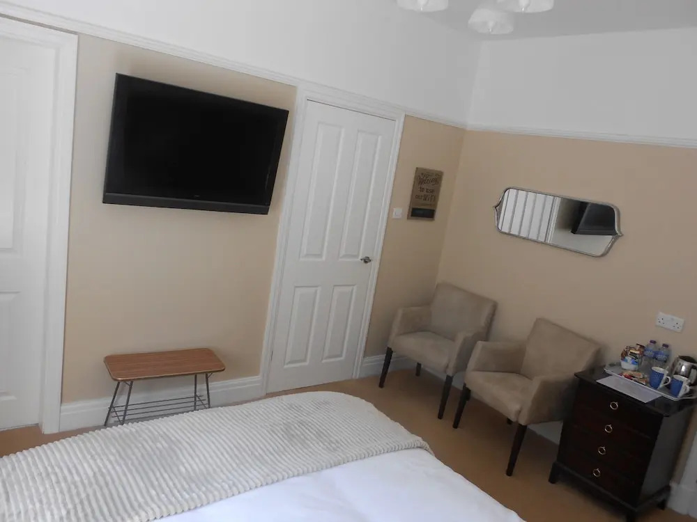 Between the Bays exclusively for Adults