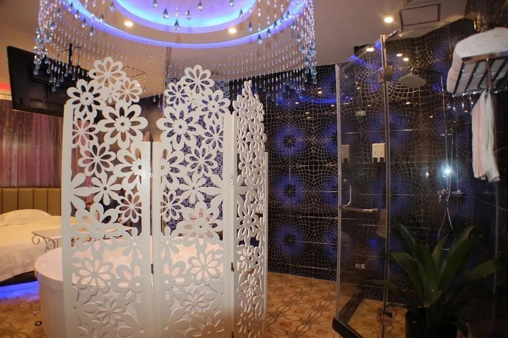 Passerby Fashion Theme Hotel