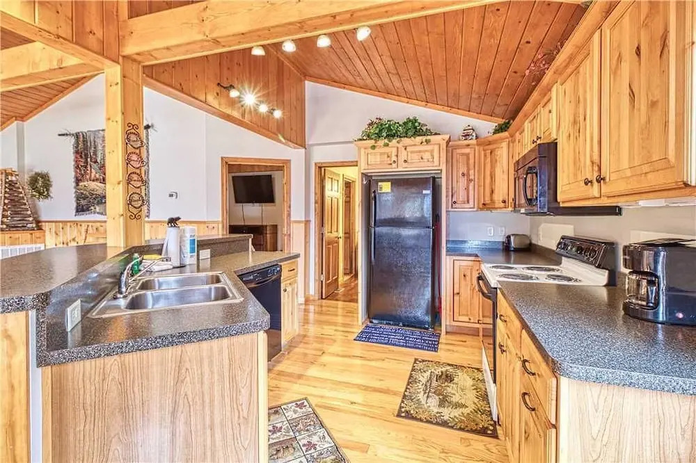 Eagles View 2 - Three Bedroom Cabin
