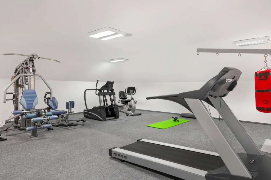 Отель Mercure Szekesfehervar Magyar Kiraly Hotel