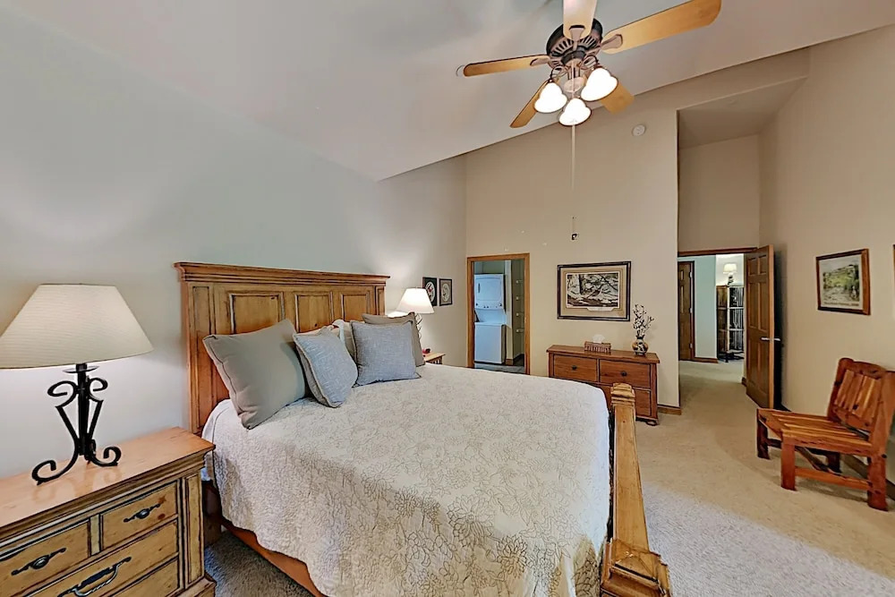 848brpd6 2 Bedroom Condo
