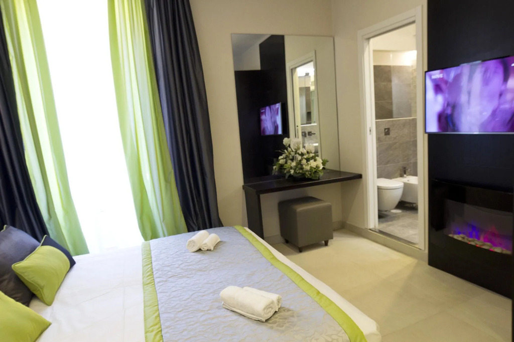 Roman Holidays Boutique