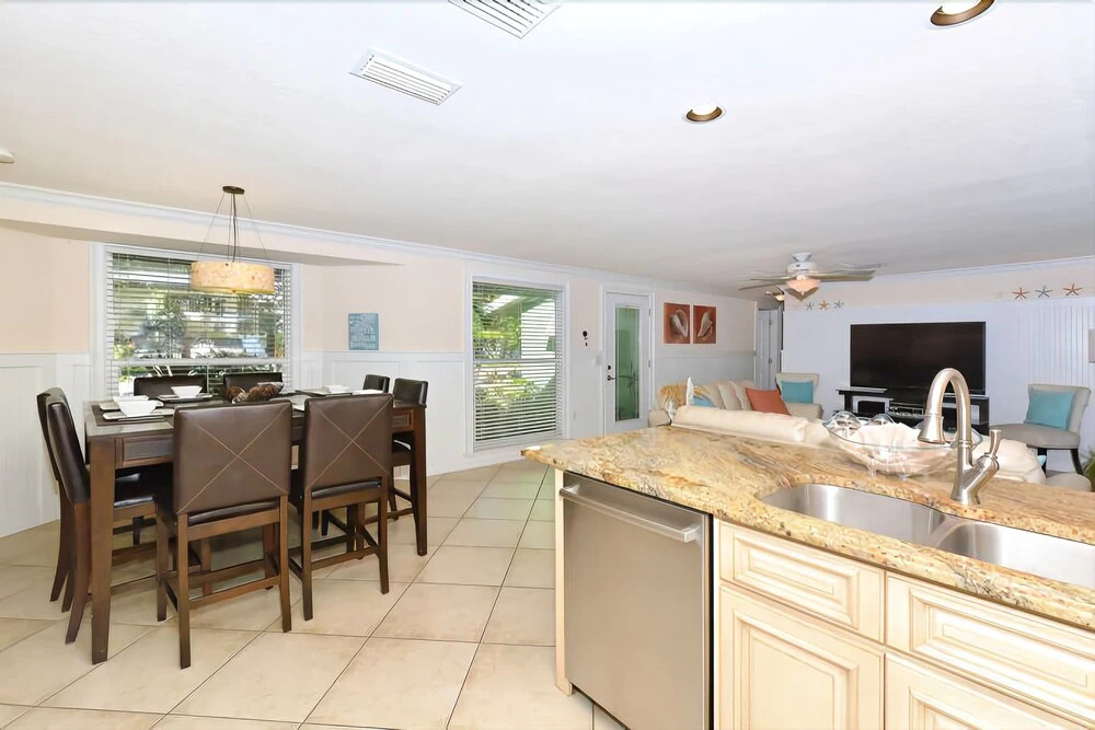 Seagrass Retreat 5 Bedrooms 3 Bathrooms Home