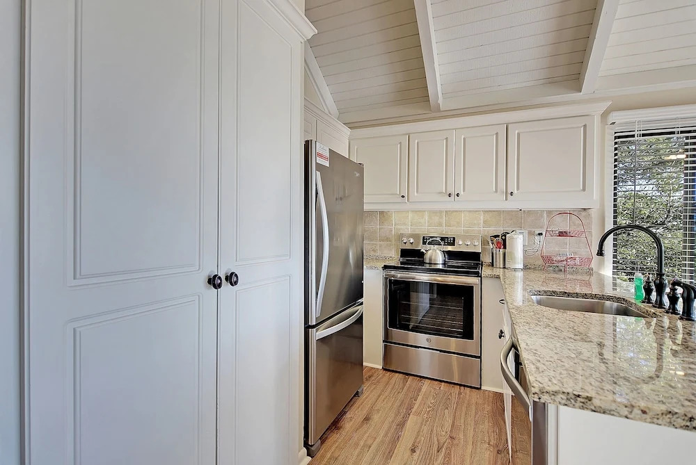 Updated Seabrook Villa -- Near Beach & Pool! Villa