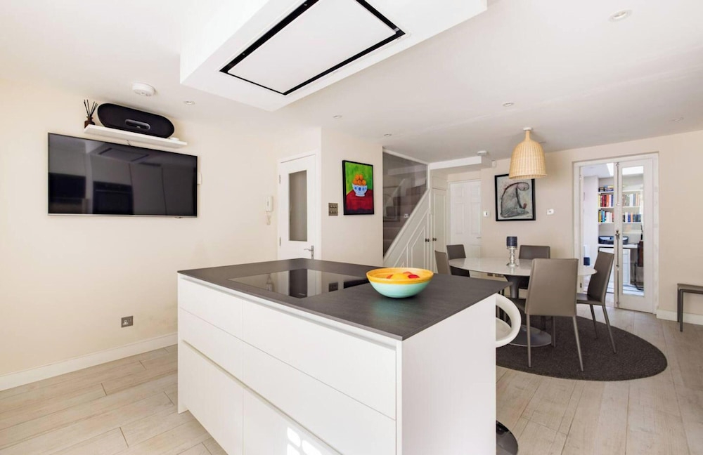 Prince Luxe 4 Bedroom House in Chelsea