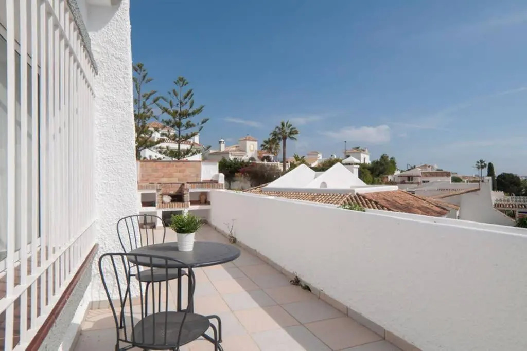049 - Modern & Spacious Holiday Villa With Private Pool