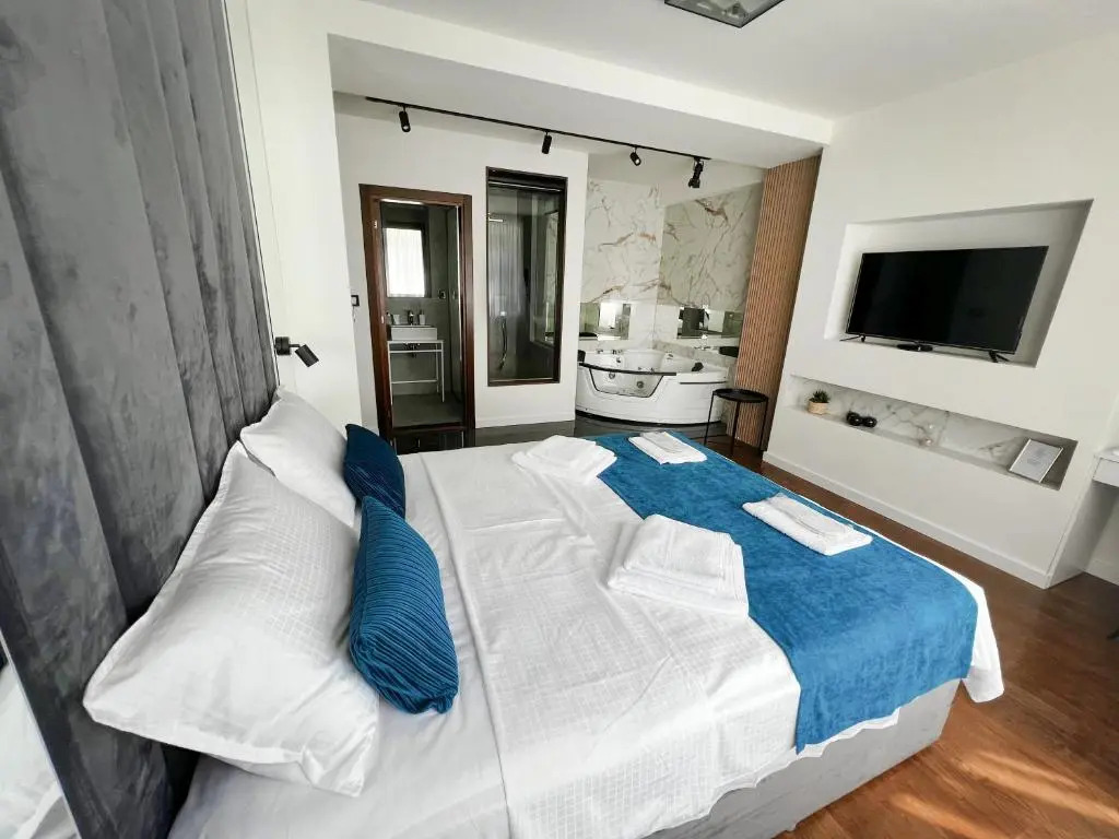 9 Nine - Luxury Apartments & Suites