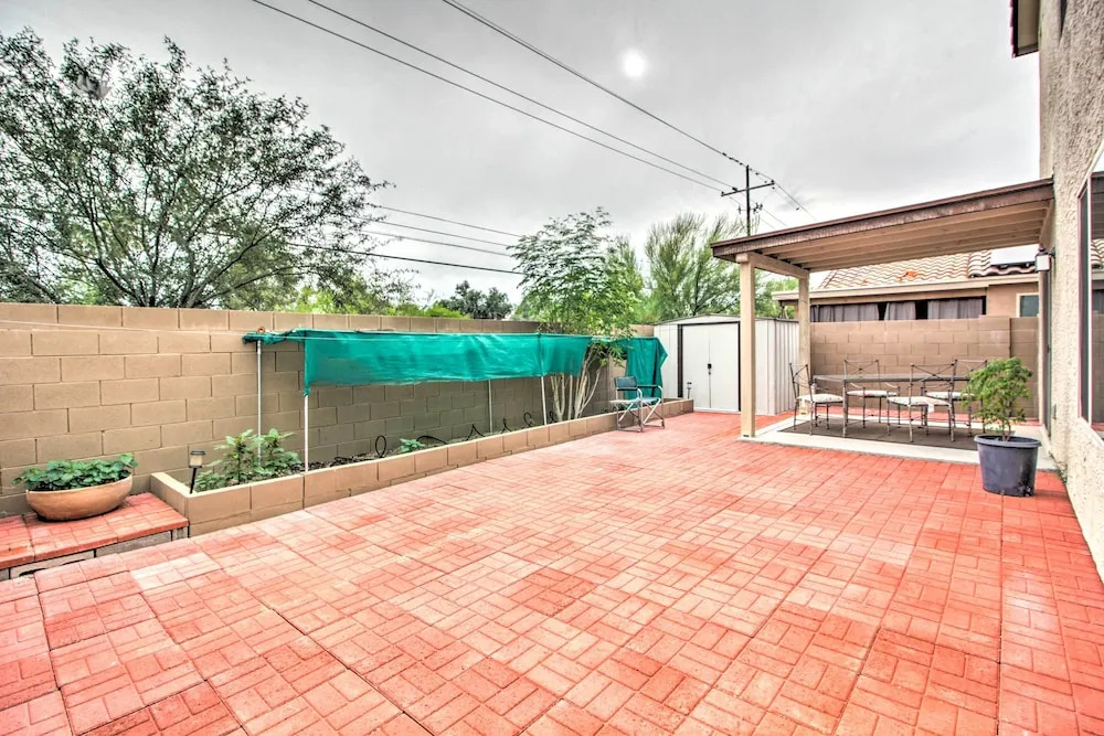 Sunlit Tucson Escape w/ Patio ~ 10 Mi to Dwtn!