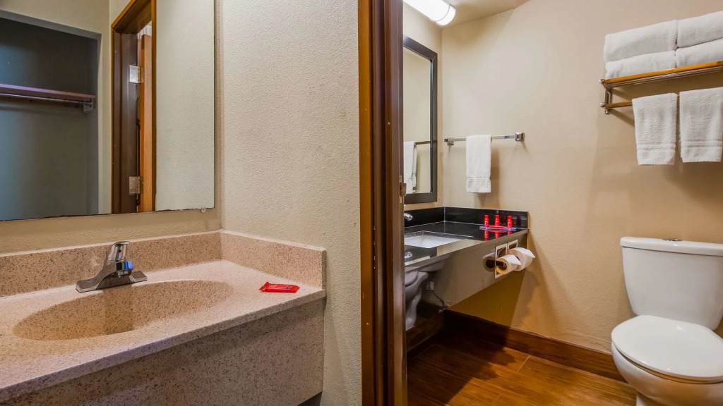 Red Lion Inn & Suites Blue Springs