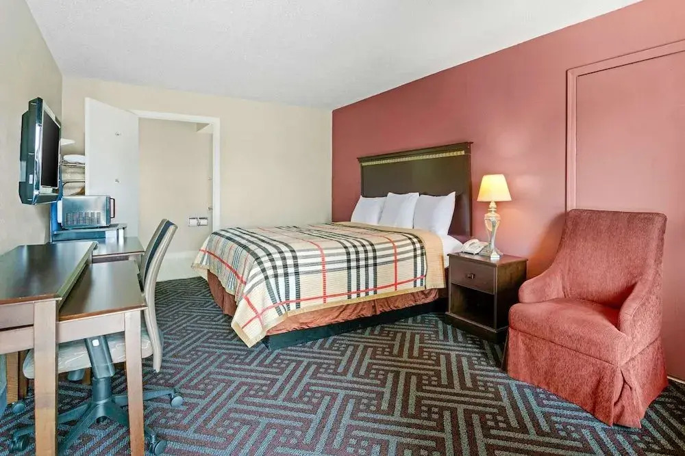 Days Inn Suites Manchester Tn