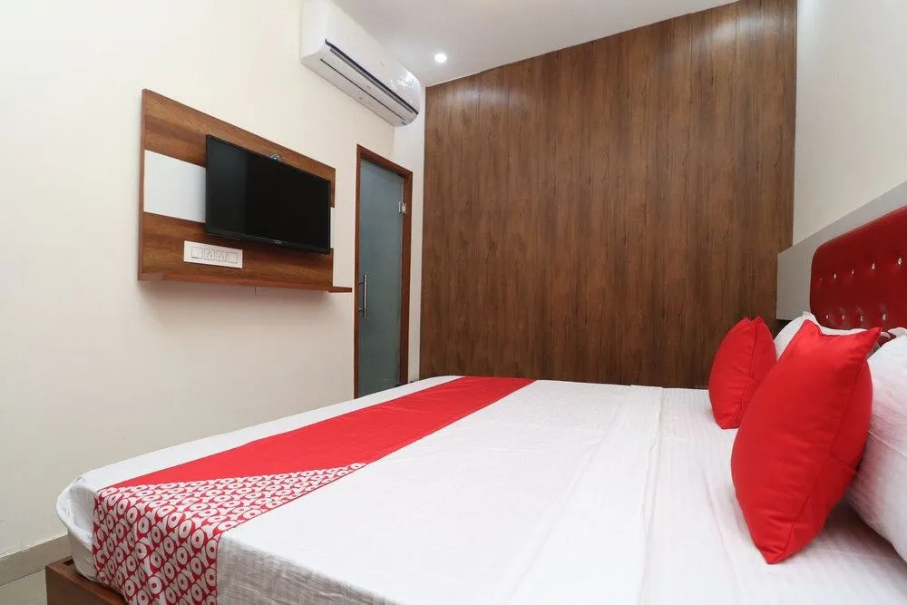 OYO 28575 Hotel J&B