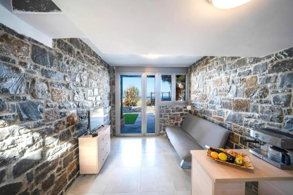 TerraZeus - Stone House Beachfront 1