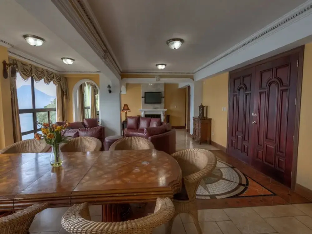 Penthouse frente al lago con vistas majestuosas, nivel 17 Torre A