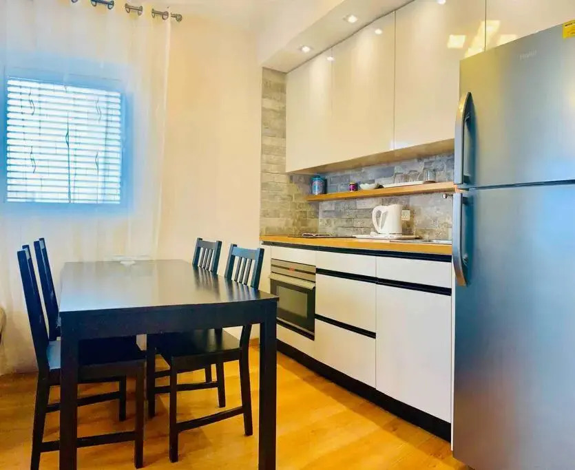 Royal Apartments , Blvd Nitza 8