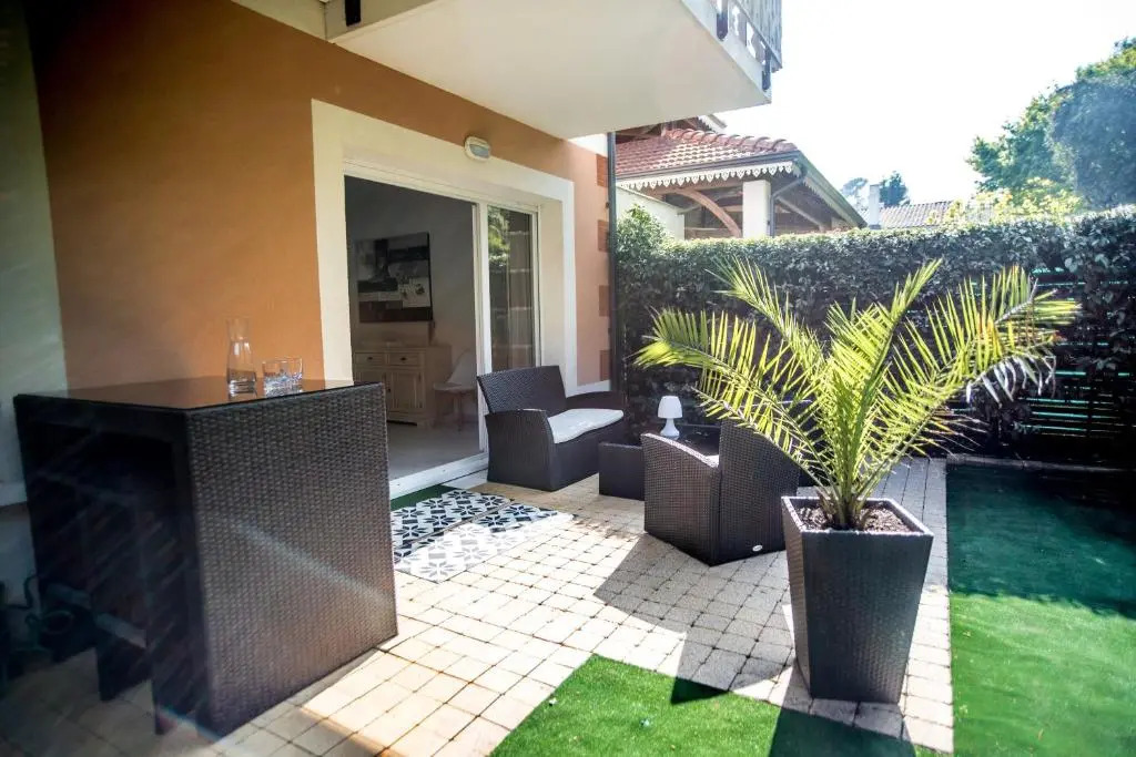 Appartement 90 m2 avec parking terrasse balcons, proche du port et plages