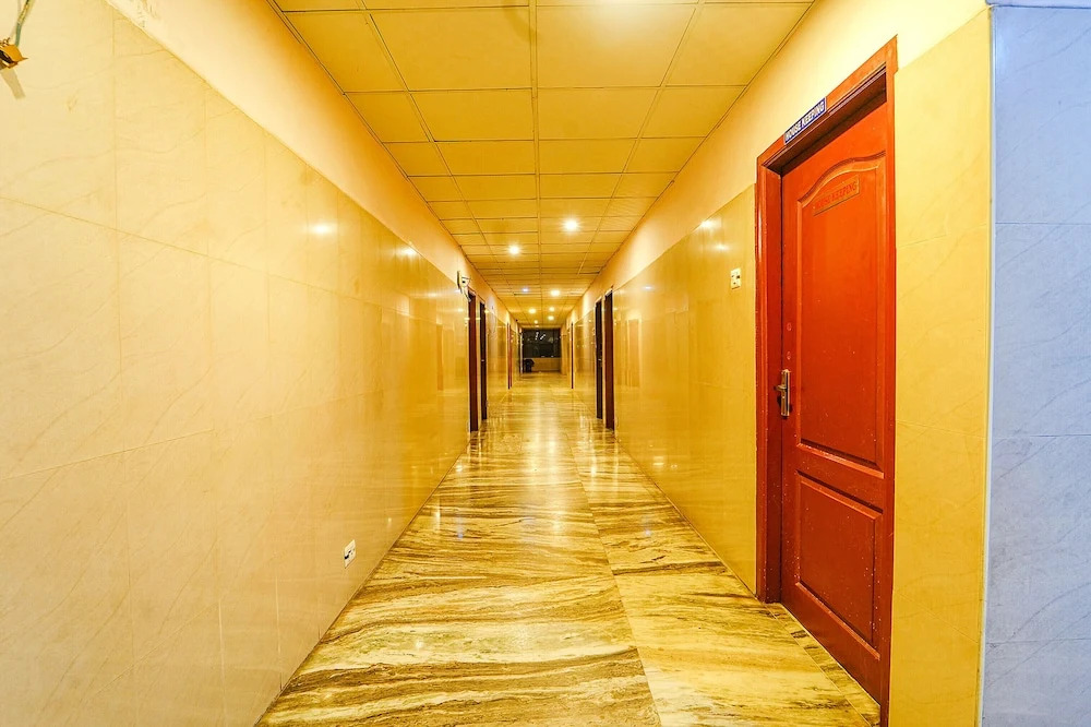 Fabhotel Skyry I