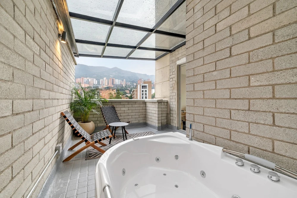 Apartamentos Poblado Alejandría by HOUSY