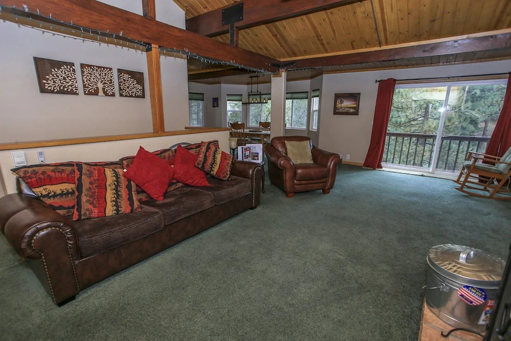 Treetop Retreat