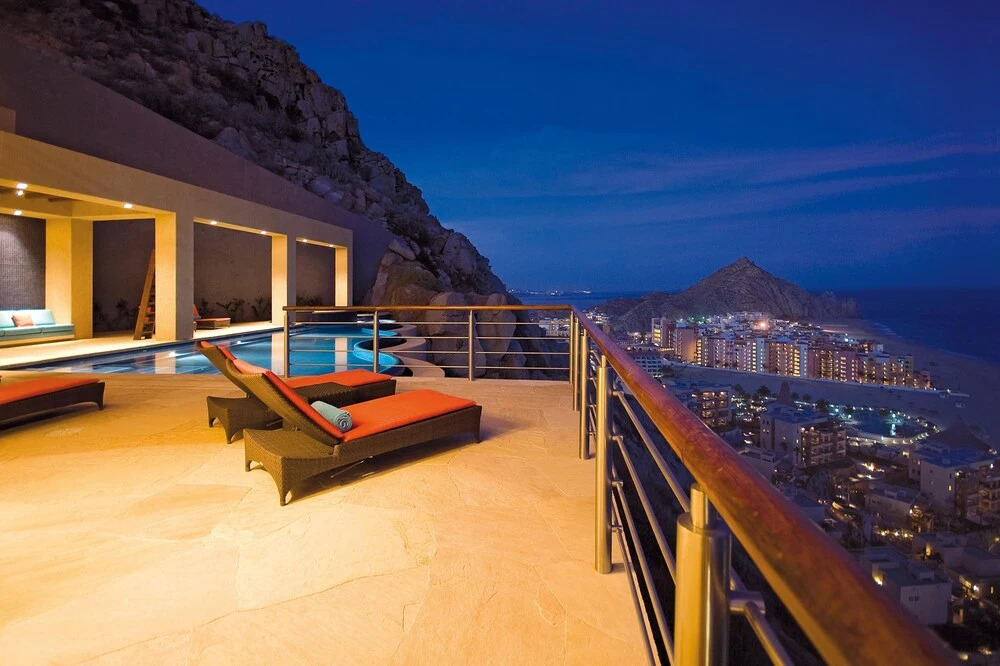 Luxurious Hillside Oceanfront 8 bedroom Villa Bellissima