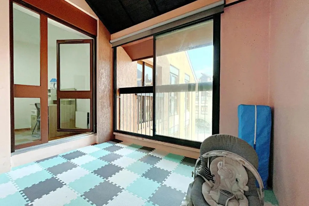 Nice 110m With Balcony In The Downtown