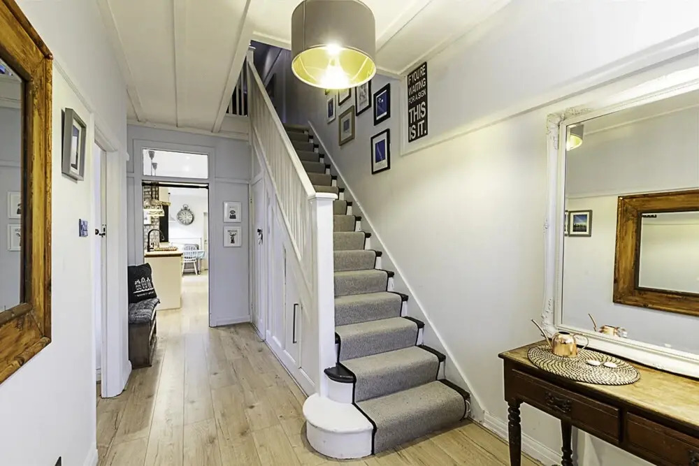 Gorgeous 4-bed Home With a Fireplace and Terrace